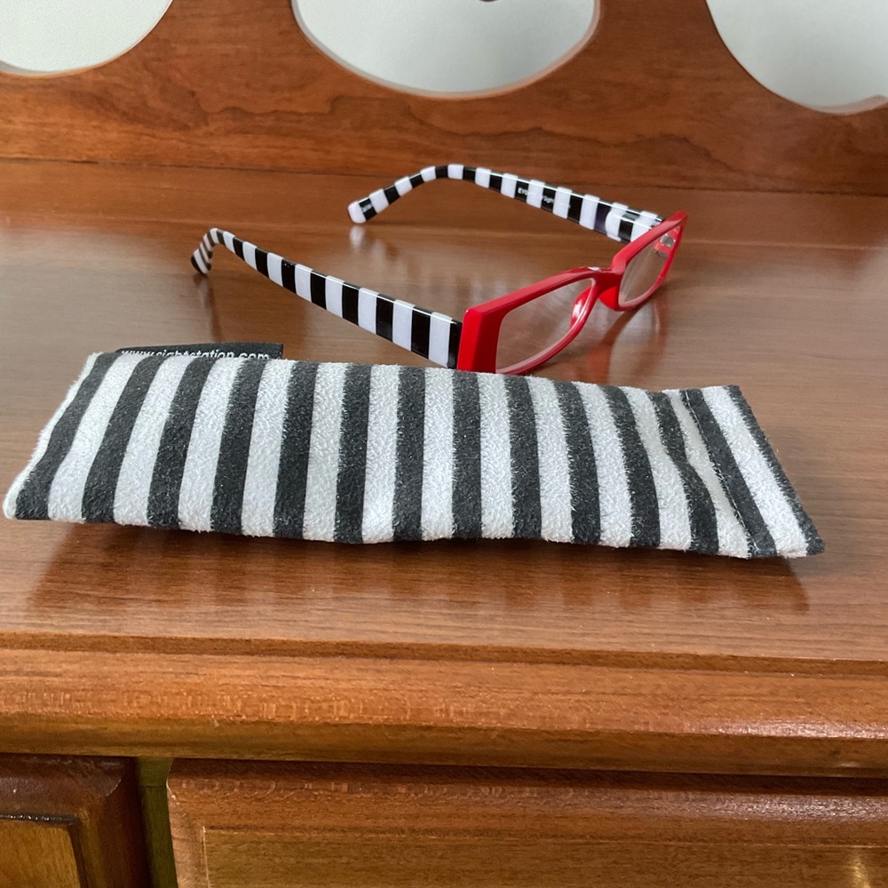 Striped 2.0 Glasses with Case